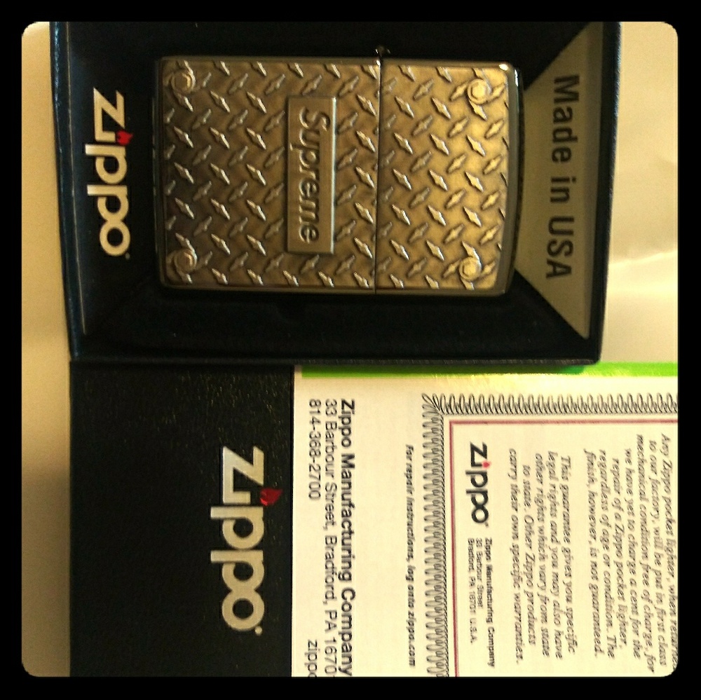 Supreme 💎 Plate Zippo